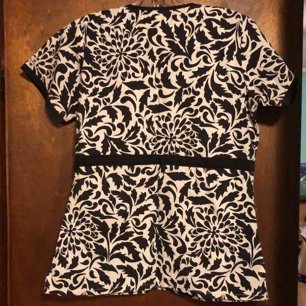 UA Scrubs size xs black and white scrub top - Picture 2 of 8